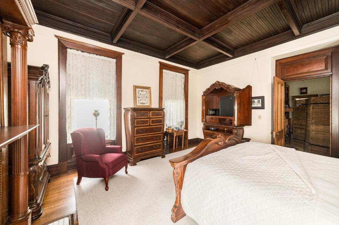 Готель One Of These Nights - King Sized Bed - Sleeps 2 Лінчбурґ Екстер'єр фото